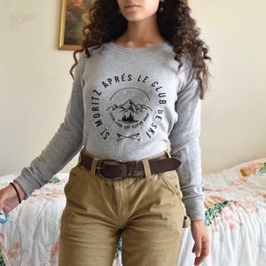 Soft and comfy light gray ski sweater with embroidered mountains